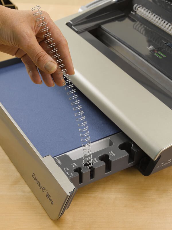 FELLOWES vazač GALAXY Wire/ pracovní šířka 300 mm/ rozteč ok 3/1"/ děrovací kapacita 20 listů/ A4/ rozměr děr 4×3 mm