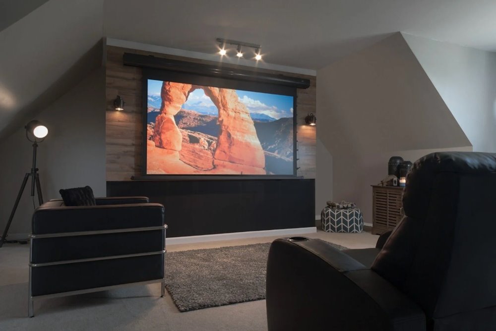 ELITE SCREENS plátno elektrické motorové 150" (381cm)/ 16:9/ 186,9×332cm/ hliníkový case černý/ 24" drop/ MaxWhite FG
