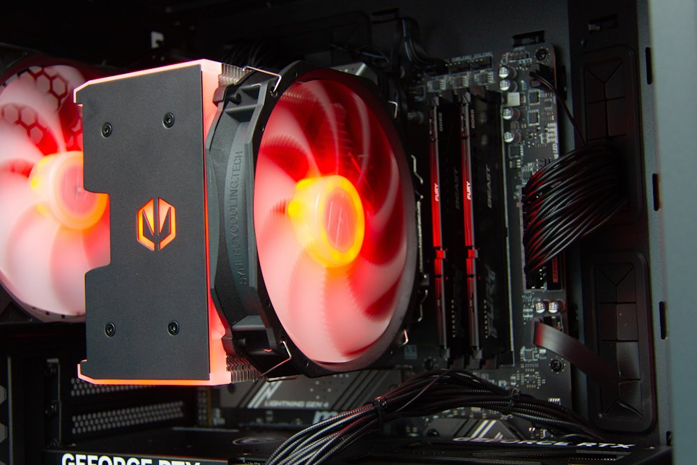 HAL3000 Alfa Gamer Pro Ti / AMD Ryzen 7 7800X3D/ 32GB DDR5/ RTX 5070 Ti/ 2TB PCIe4 SSD/ WiFi/ W11
