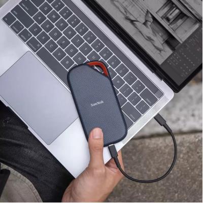 SanDisk Extreme PRO 4TB SSD / externí / USB Type-C / USB4 Gen 3x2 / 40Gbps / R: up to 3800 MB/s / W: 3700MB/s