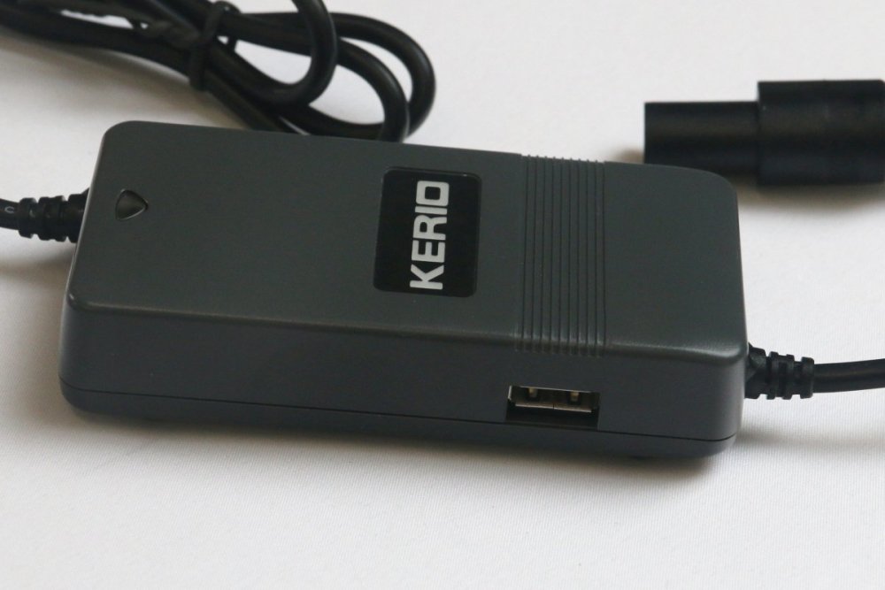 EUROCASE univerzální napájecí adaptér 1pro NB do auta 90W USB
