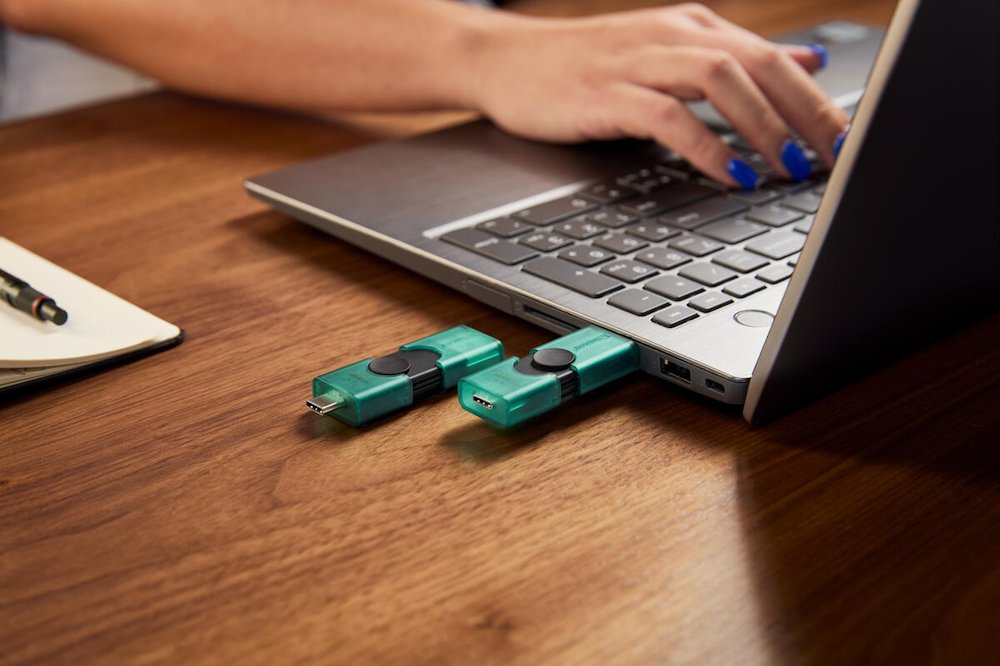 KINGSTON DataTraveler DuoG2 256GB / USB 3.2 Gen1 / USB-A + USB-C / zeleno-černá