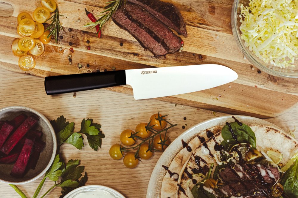 Kyocera Kuchařský nůž Santoku 16 cm, bílá čepel, černá rukojeť
