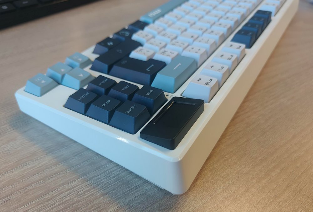 POŠKOZENÝ OBAL - MSI herní klávesnice FORGE GK600 TKL Sky/ bezdrátová 2,4GHz+BT/ mechanická/ RGB/ USB-C/ display/ CZ+SK layout