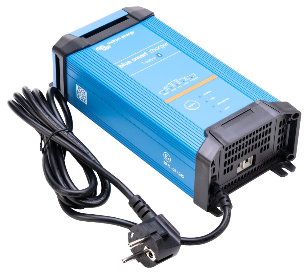 Victron BlueSmart IP22 chytrá nabíječka baterií 24V/16A (1)