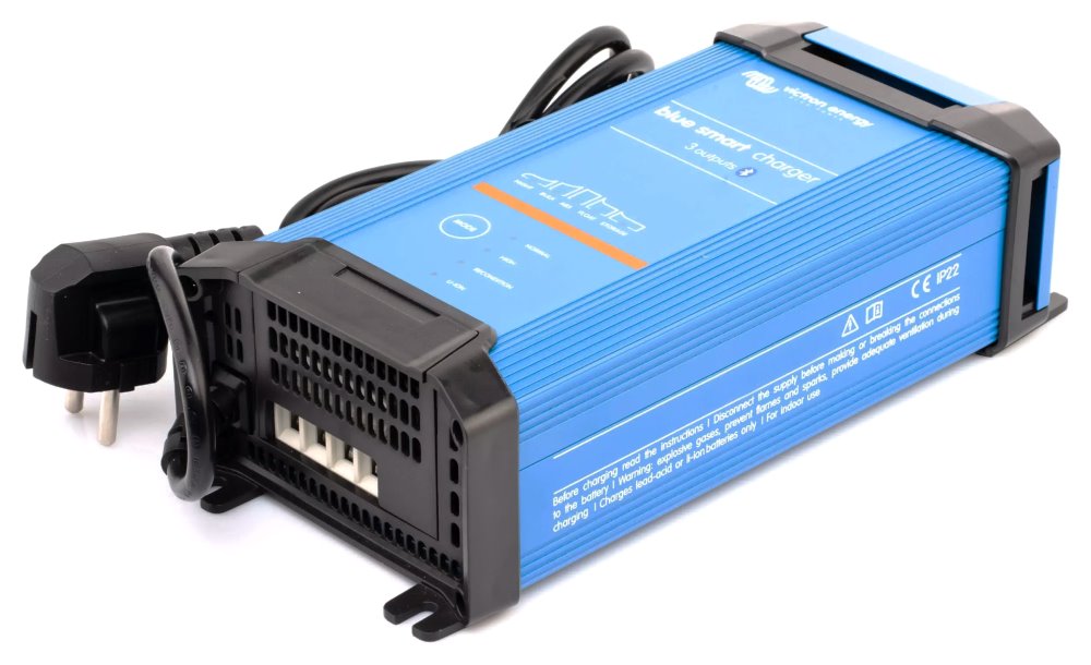 Victron BlueSmart IP22 chytrá nabíječka baterií 24V/16A (3)